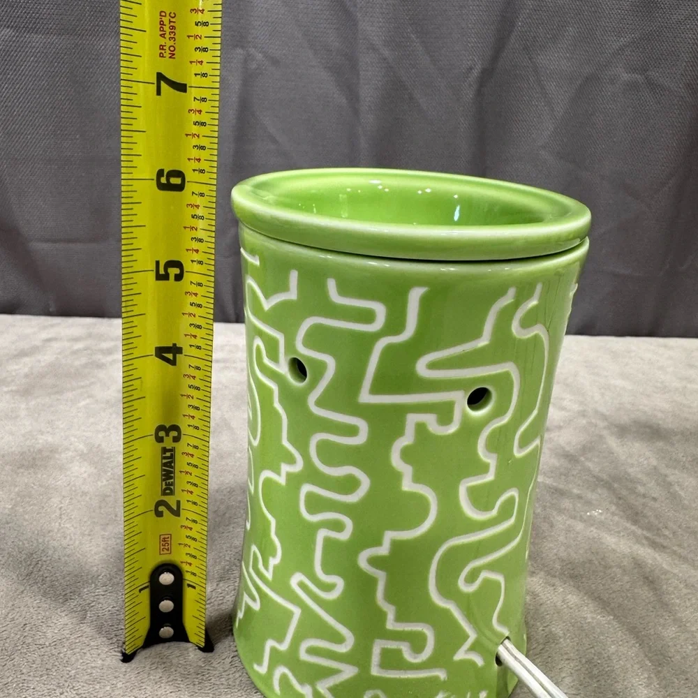 Scentsy A-Maze-Ing retired Ceramic Wax Warmer